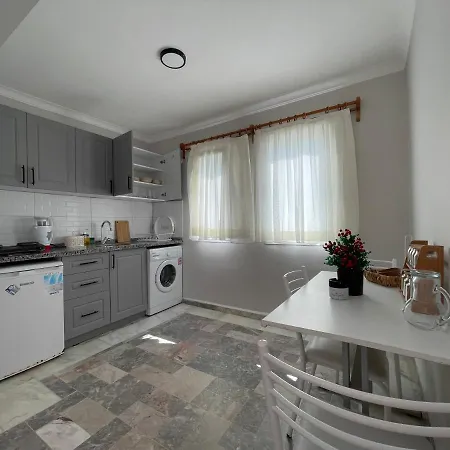 Sun Apartment *