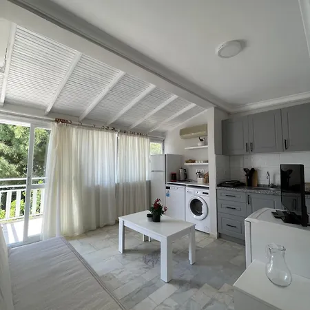 Sun Apartment *