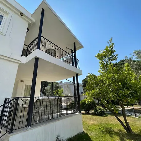 Sun Apartment *